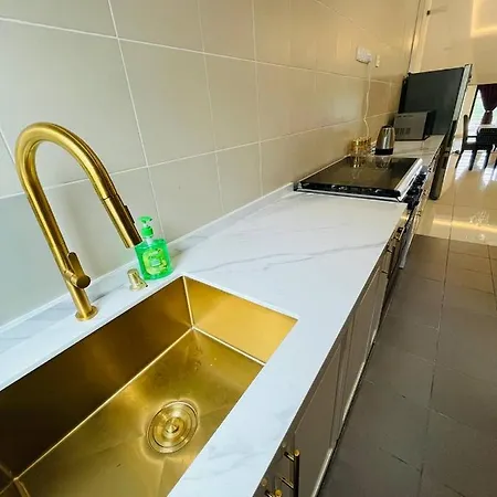 Homestay 3Br Near Setia Alam Shah Alam Exterior photo