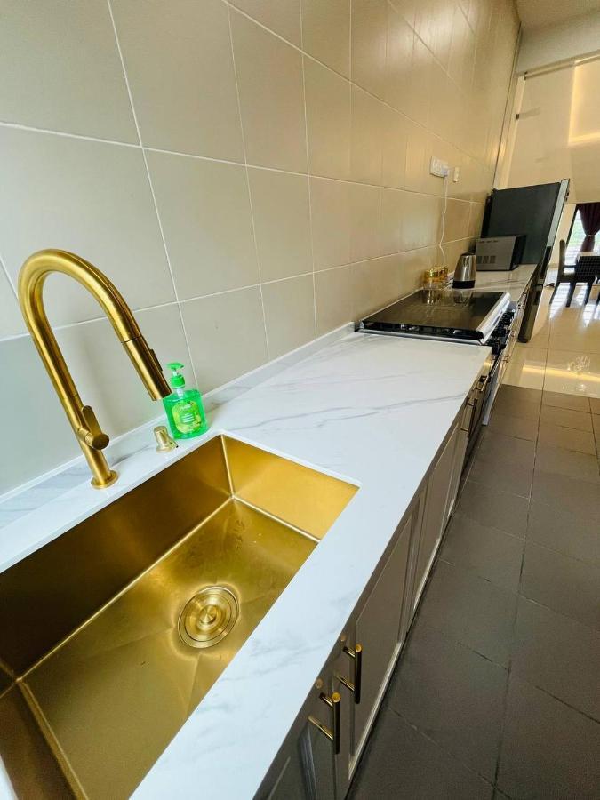 Holiday home 3br Near Setia Alam Shah Alam