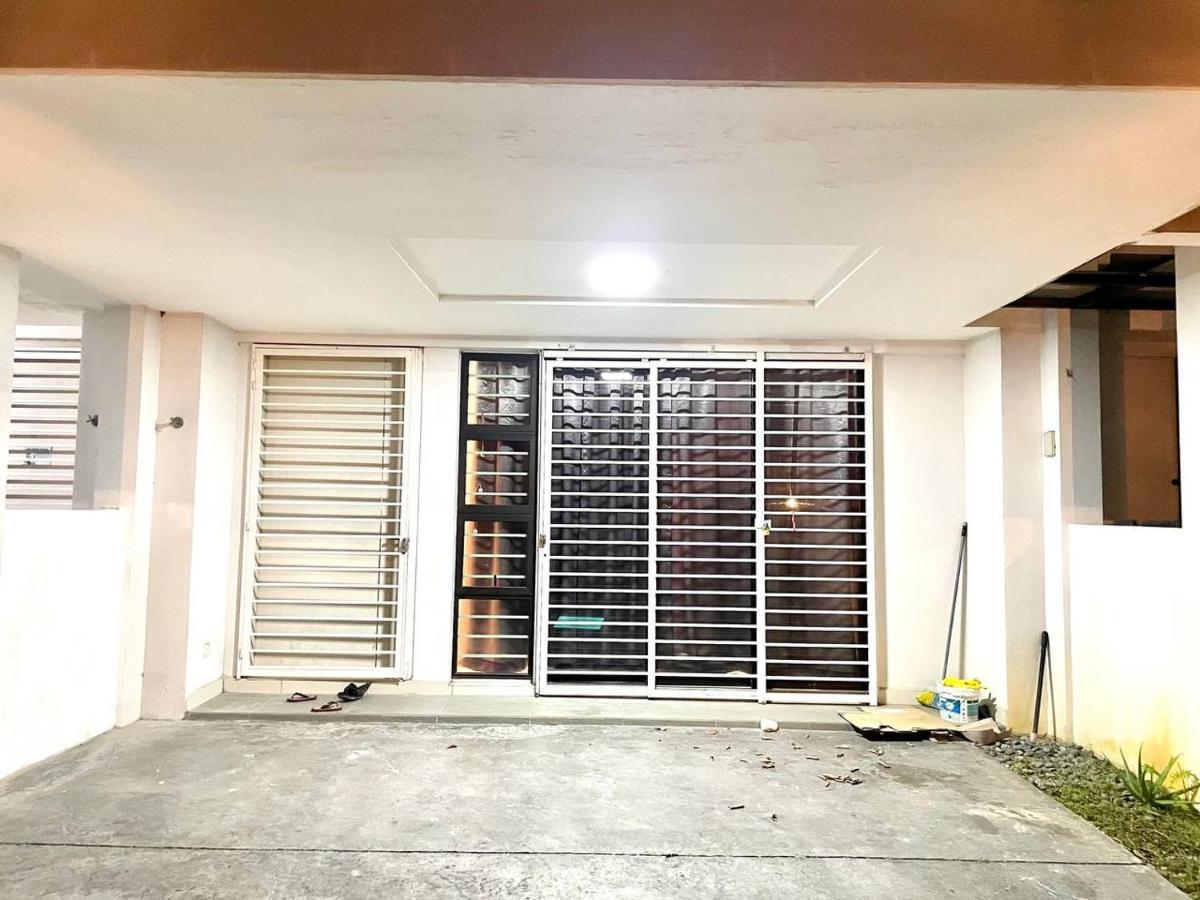 3br Near Setia Alam Holiday home *